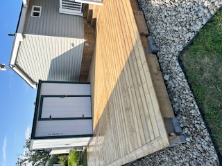 Finished deck with railings